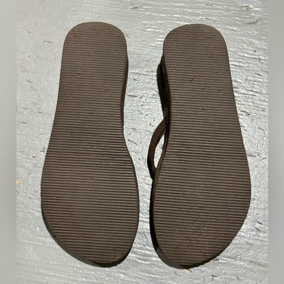 Brown wedge flip-flop sandals, Ladies' Size 9. They may have been worn once. - Picture 4 of 6